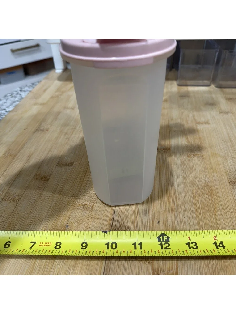 Vintage Tupperware Large Cereal Keeper With Flip Lid Pink 7 1/4 Cup 1.7 L #1513*